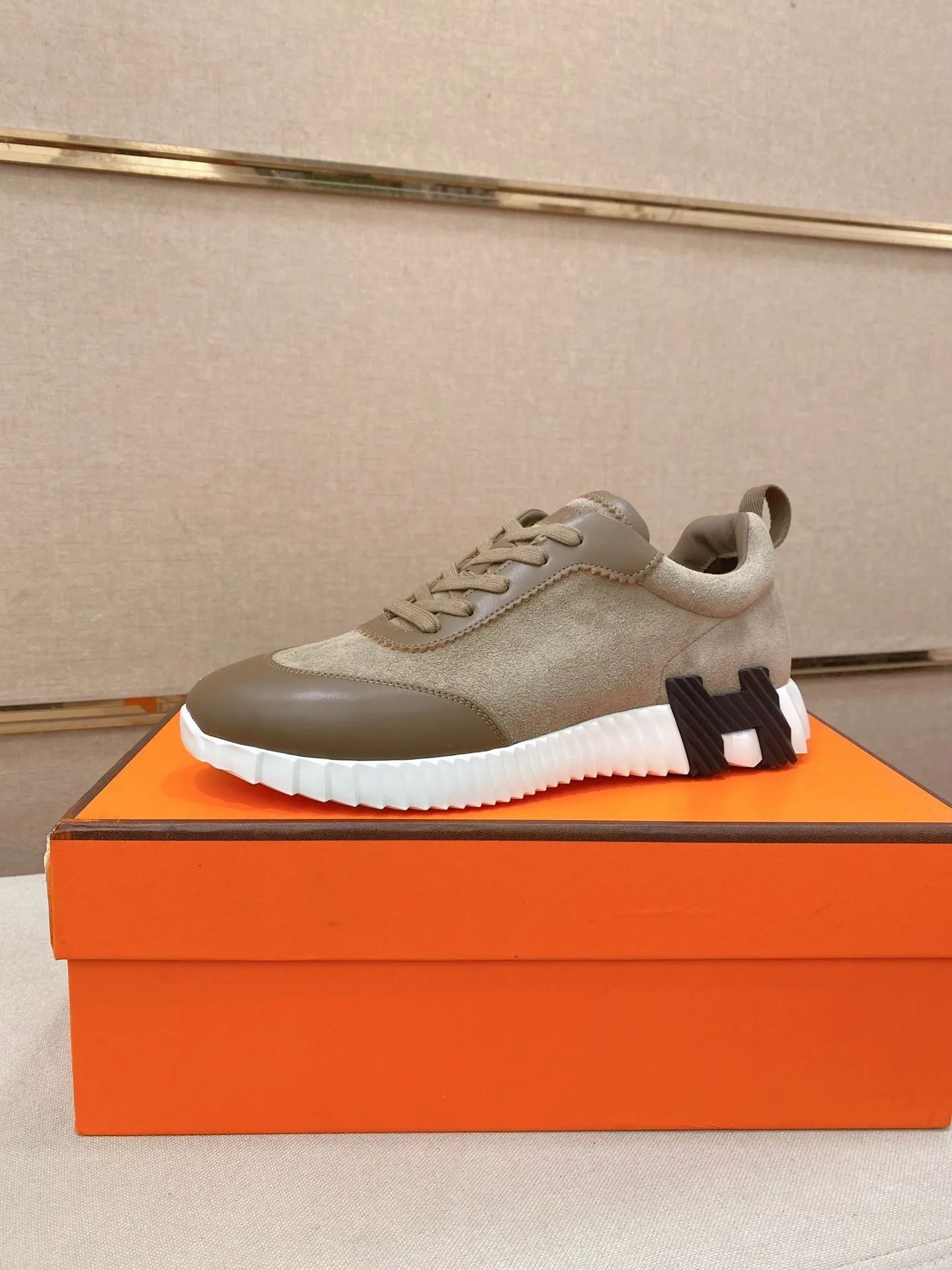Men's clothing and shoes💰: 640💰《HERMES》【Classic Original Version】Hermès; Top 🔝 Purchasing Agency 🔍🔍Men's latest 🇺🇸 counters are on sale simultaneously, original imported from Italy ▲▲First-layer cowhide with suede cowhide ▲▲ (high-end and expensive Qi·Grade) Exquisite workmanship (Italian 🇮🇹Imported water-dyed 🐂cowhide lining) Sole: Original sole provided by the original factory, ⚠️Exclusive double-layer activity·TPR·Rubber·Combined molded outsole; Super·comfortable·wear-resistant·non-slip·environmental protection The real thing is more beautiful if you take the real thing (high quality, follow the order), you can enter and exit the counter at will * Code number: 39·40·41·42·43·44# (can be customized 38.45.46.)